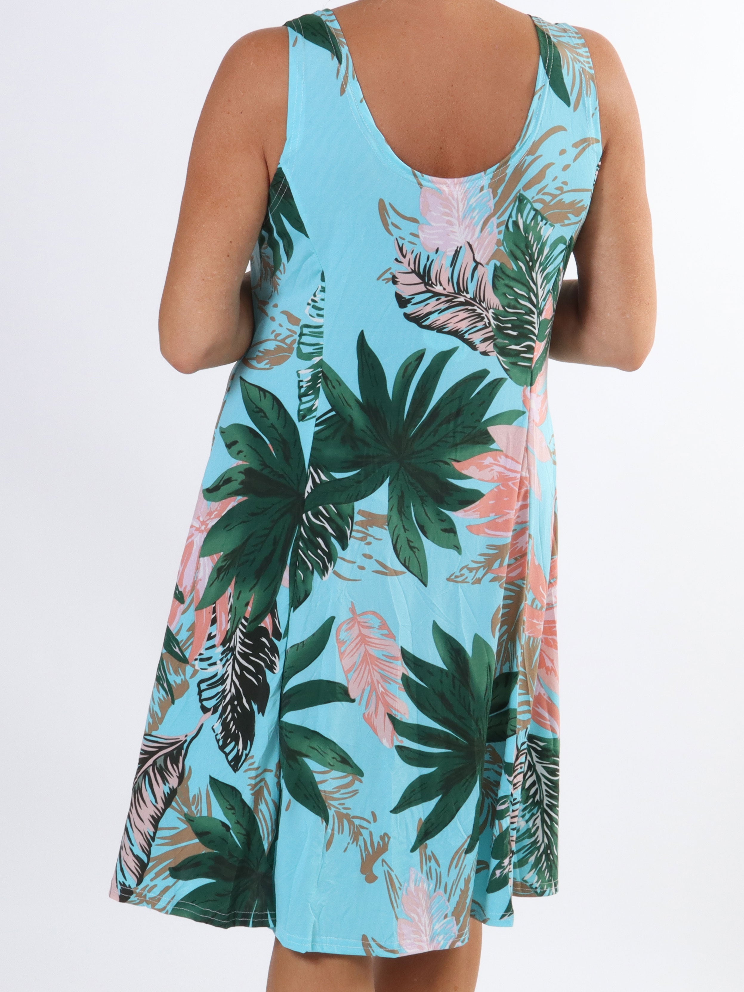 Maj Tropical - Söt elastisk plus size sommarklänning med mönster